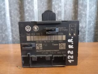 Запчасть блок управления двери задний правый Skoda YETI 2011