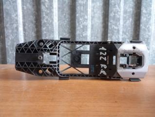 Запчасть кронштейн ручки двери задний правый Skoda YETI 2011