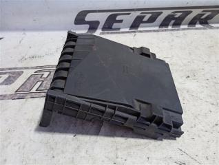 Запчасть крышка блока предохранителей Volkswagen Passat 2006