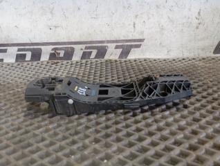 Запчасть кронштейн ручки двери передний правый Skoda YETI 2015