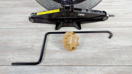 Домкрат Avensis 2007 T250 1ZZFE