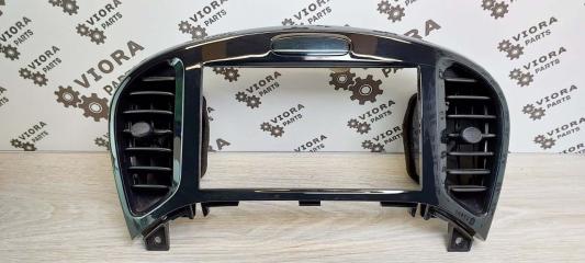 Рамка магнитолы Nissan Juke 2011 YF15 1.6 HR16DE 682601KE0A контрактная