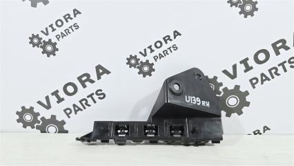 Кронштейн бампера передний правый Mitsubishi Colt 2007