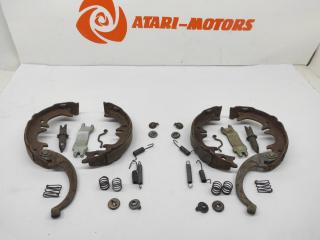 Колодки стояночного тормоза задние toyota Mark 2 1996