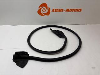Уплотнительная резинка боковой двери передняя правая toyota MARK2 1996