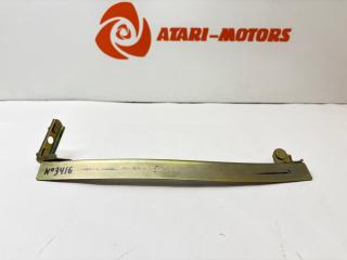 Направляющая стекла двери задняя левая toyota mark2 1996