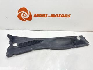 Решетка под лобовое стекло передняя правая toyota MARK 2 1993