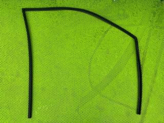 Уплотнитель стекла двери передний правый AVENSIS 2007 AZT251 2AZ-FSE