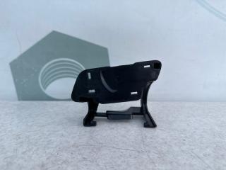 Фото запчасти кронштейн крышки форсунки омывателя фар левый Mercedes-benz GLA новая запчасть Запчасть кронштейн крышки форсунки омывателя фар левый Mercedes-benz GLA