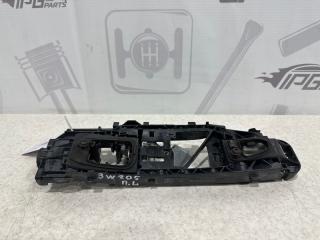 Фото запчасти опорная скоба ручки задней левой двери Mercedes-benz C 2015 контрактная запчасть Запчасть опорная скоба ручки задней левой двери Mercedes-benz C 2015