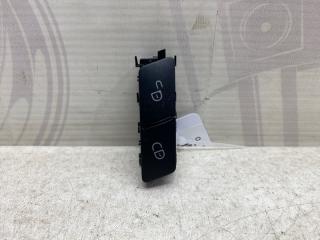 Фото запчасти кнопка центрального замка пассажирская дверь Mercedes-benz E 2011 контрактная запчасть Запчасть кнопка центрального замка пассажирская дверь Mercedes-benz E 2011