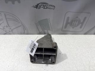 Фото запчасти кронштейн двигателя правый Mercedes-benz C контрактная запчасть Запчасть кронштейн двигателя правый Mercedes-benz C