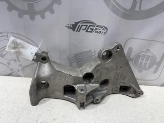 Запчасть кронштейн генератора Mercedes-benz B 2018