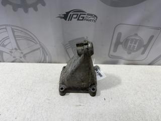 Фото запчасти кронштейн двигателя правый Mercedes-benz C контрактная запчасть Запчасть кронштейн двигателя правый Mercedes-benz C