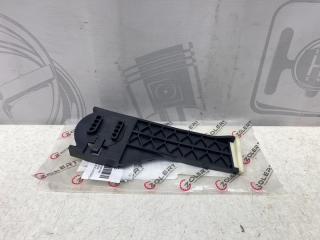 Кронштейн радиатора левый Mercedes-benz B