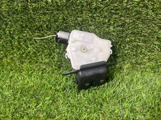 Замок багажника Toyota Vitz 2018 контрактная Замок багажника Toyota Vitz 2018