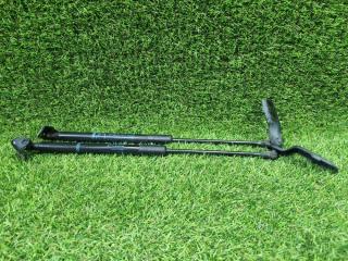 Амортизатор двери багажника Toyota Vitz 2018