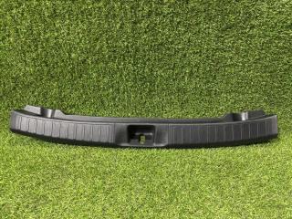 Накладка замка багажника Toyota Prius 2017