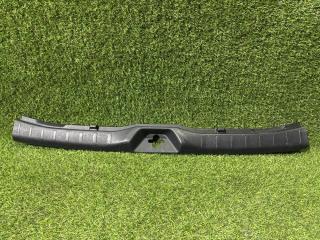 Накладка замка багажника Toyota Noah 2014