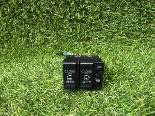 Кнопка открытия двери Toyota Roomy 2017