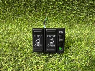 Кнопка открытия двери Toyota Roomy 2016