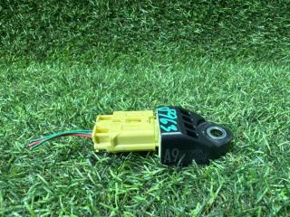 Запчасть датчик подушки безопасности передний Toyota Prius 2012