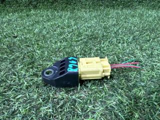 Запчасть датчик подушки безопасности передний Toyota Prius 2012