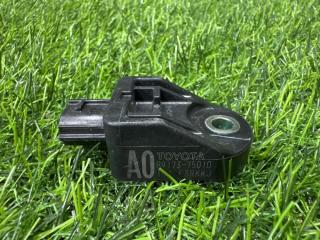 Запчасть датчик подушки безопасности передний Toyota Prius 2010