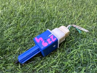 Фото запчасти датчик педали тормоза Honda Fit Shuttle 2014 контрактная запчасть Запчасть датчик педали тормоза Honda Fit Shuttle 2014