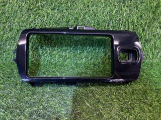 Консоль магнитофона Toyota Vitz 2018