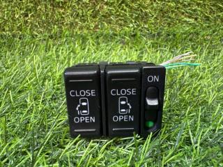 Кнопка открытия двери Toyota Roomy 2018