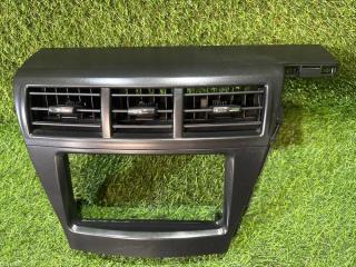 Консоль магнитофона Toyota Prius Alpha 2013