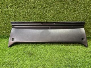 Накладка замка багажника Toyota Mark II 2000