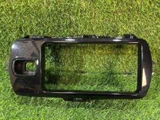 Консоль магнитофона Toyota Vitz 2017