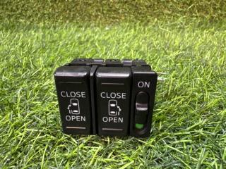 Кнопка открытия двери Toyota Roomy 2019