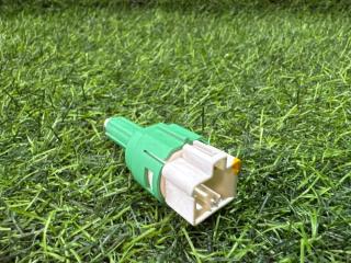 Фото запчасти датчик педали тормоза Honda Fit Shuttle 2012 контрактная запчасть Запчасть датчик педали тормоза Honda Fit Shuttle 2012