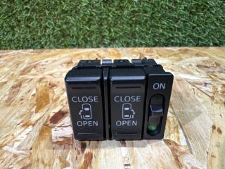 Кнопка открытия двери Toyota Roomy 2019