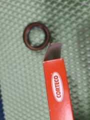 Запчасть сальник привода передний левый Toyota Yaris 1999 - 2005