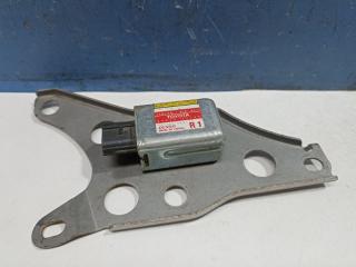 Запчасть датчик airbag правый Toyota Camry 2004 V30 8986033100 Б/У Датчик Airbag правый Toyota Camry 2004 V30 8986033100 Б/У