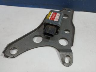 Датчик Airbag правый Camry 2004 V30 Датчик Airbag правый Camry 2004 V30