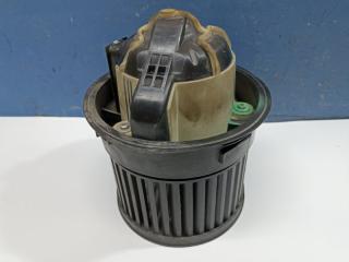 Запчасть моторчик печки Peugeot 308 2013