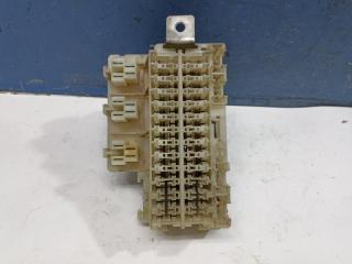 Запчасть блок предохранителей Nissan Maxima 1993