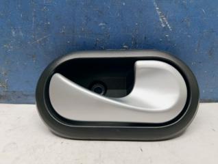 Фото запчасти ручка двери внутренняя задняя правая Renault Sandero 2013 Б/У запчасть Запчасть ручка двери внутренняя задняя правая Renault Sandero 2013