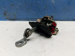 Запчасть ограничитель двери передний левый Renault Sandero 2013