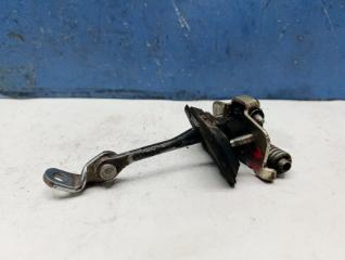 Запчасть ограничитель двери задний левый Renault Sandero 2013