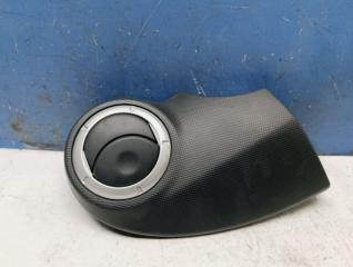 Фото запчасти дефлектор боковой левый Renault Sandero 2013 Б/У запчасть Запчасть дефлектор боковой левый Renault Sandero 2013