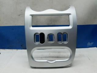 Фото запчасти накладка рамка магнитолы Renault Sandero 2013 Б/У запчасть Запчасть накладка рамка магнитолы Renault Sandero 2013