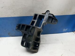 Фото запчасти кронштейн бампера задний правый Renault Sandero 2013 Б/У запчасть Запчасть кронштейн бампера задний правый Renault Sandero 2013