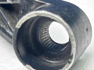 Поводок дворника передний левый Solano 2010