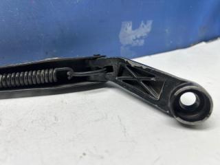 Поводок дворника передний левый Solano 2010